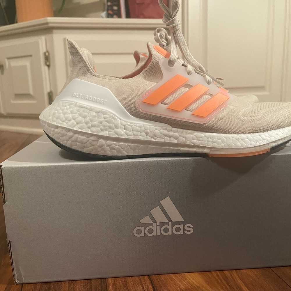 BRAND NEW!! NEVER WORN!! Women’s Ultraboost 22 Running Shoes in Beam Orange